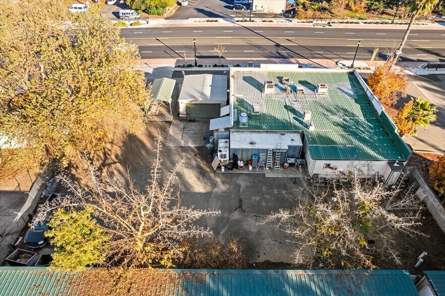 More Photos Of 10448 CA-99, Live Oak Supermarket For Sale