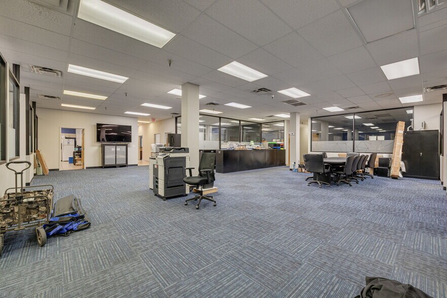 More Photos Of 4545 W Hillsborough Ave, Tampa Warehouse For Sale