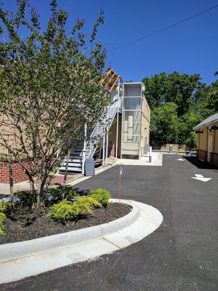 More Photos Of 9999 Brook Rd, Glen Allen Freestanding For Lease