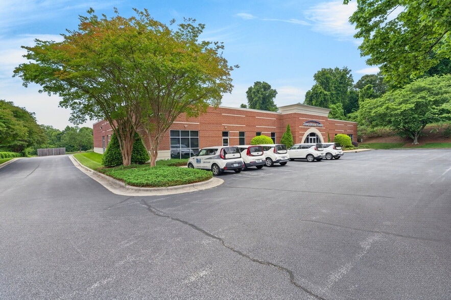 More Photos Of 707 Sunshine Way, Greensboro Medical For Sale