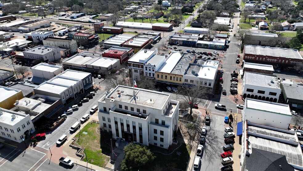 More Photos Of 104 E Alamo St, Brenham Storefront Retail Residential For Sale