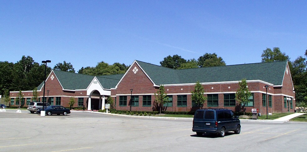 More Photos Of 950 Corporate Office Dr, Milford Medical For Lease