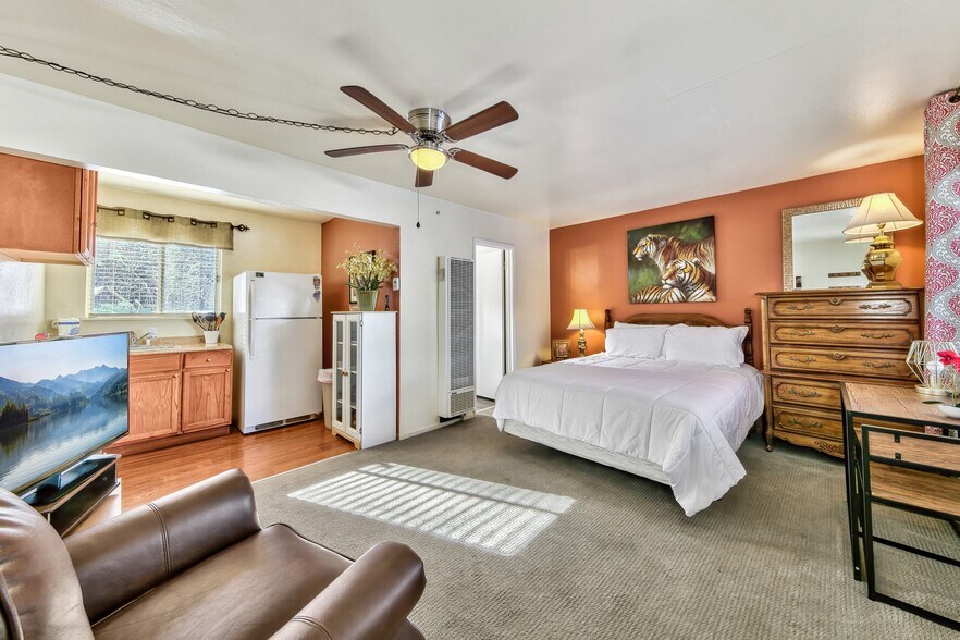 More Photos Of 3994 Pine Blvd, South Lake Tahoe Hotel For Sale