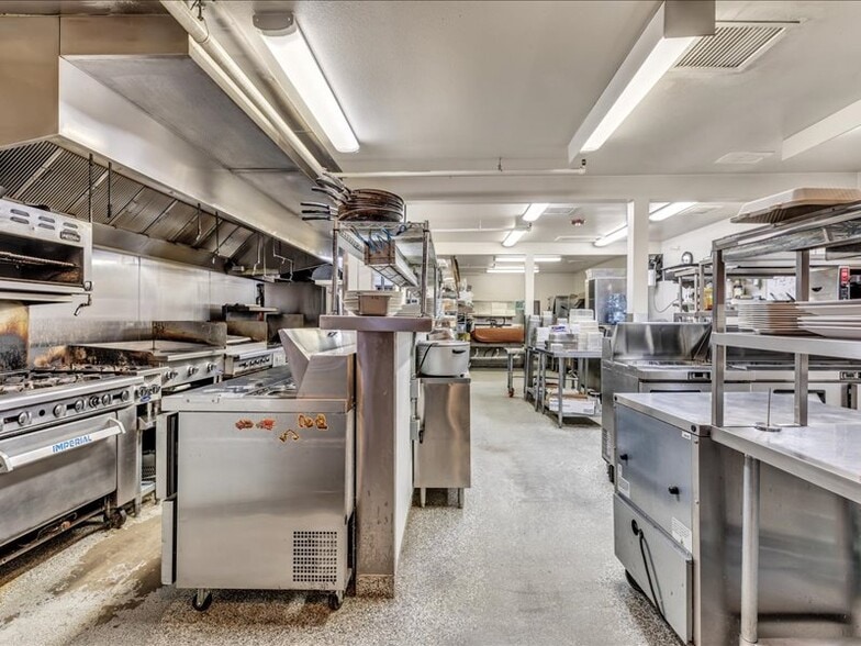 More Photos Of 121 E 2nd Ave, Niwot Restaurant For Lease