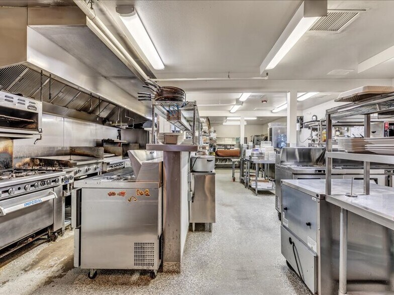 More Photos Of 121 E 2nd Ave, Niwot Restaurant For Sale