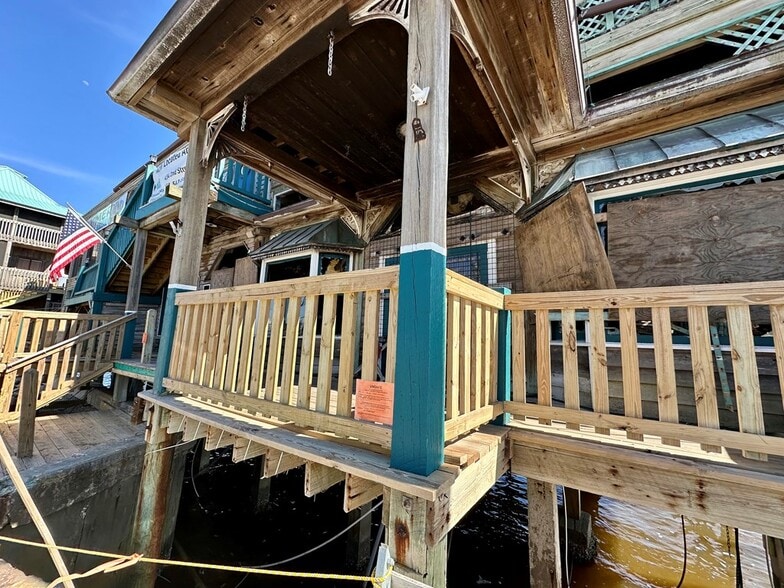 More Photos Of 450 Dock St, Cedar Key Freestanding For Sale