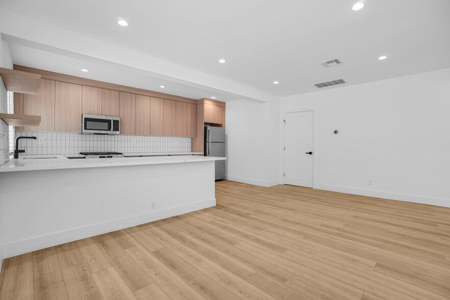 More Photos Of 12527 Cranbrook Ave, Hawthorne Apartments For Sale
