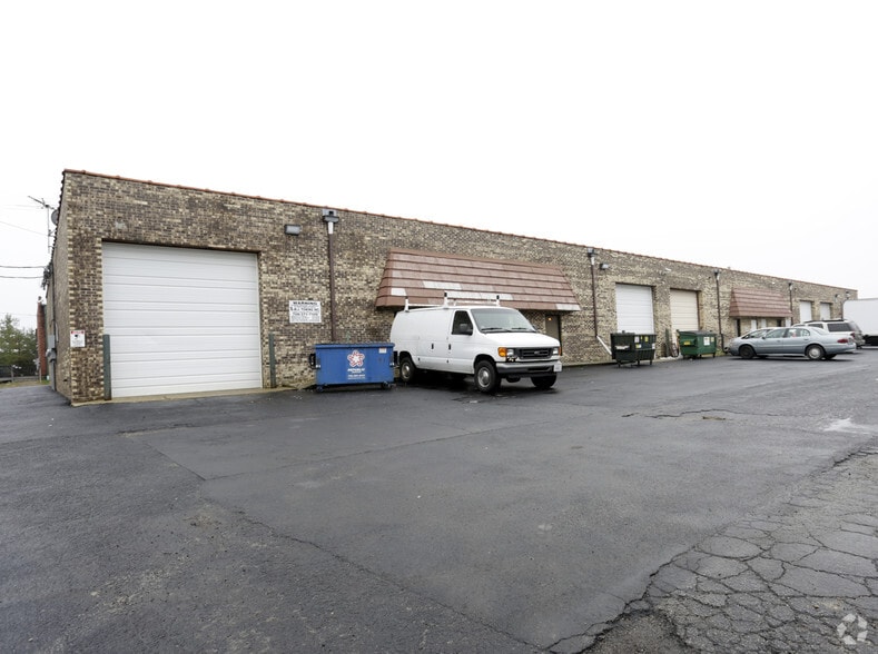 More Photos Of 15545-15622 S 70th Ct, Orland Park Warehouse For Lease