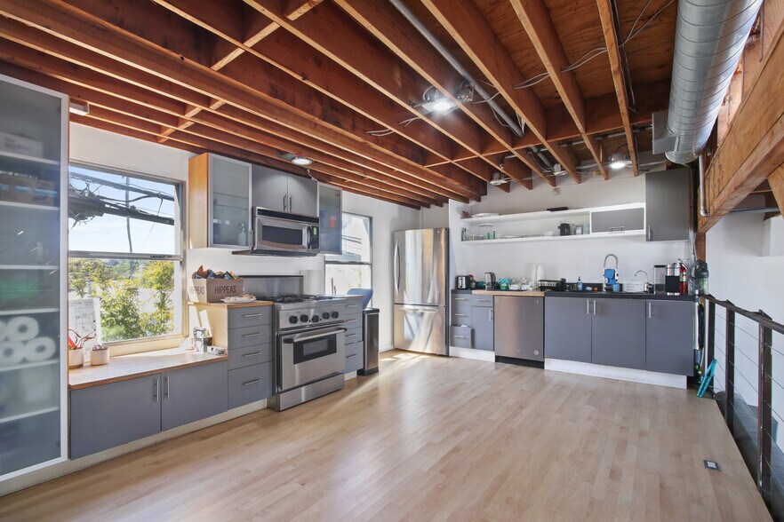 More Photos Of 1201-1291 Electric Ave, Venice Loft Creative Space For Lease