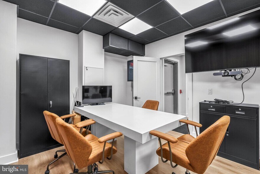 More Photos Of 160-164 N 2nd St, Philadelphia Apartments For Sale