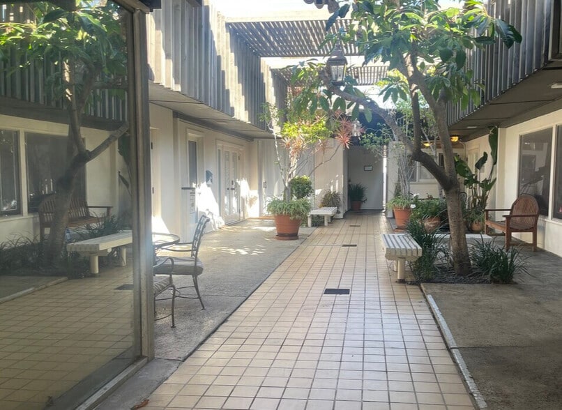 More Photos Of 9009 Beverly Blvd, Los Angeles Storefront Retail Office For Lease