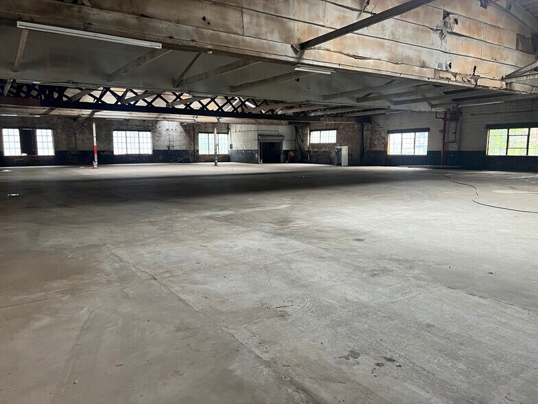 More Photos Of 751 Concourse Village West, Bronx Warehouse For Lease