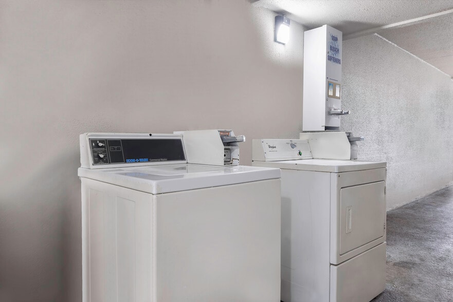 More Photos Of 220 I-10, Beaumont Hotel For Sale