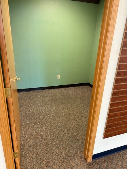 More Photos Of 815 N Main St, Oregon Freestanding For Lease