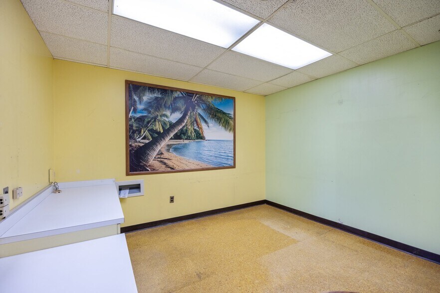 More Photos Of 7600 Osler Dr, Towson Medical For Sale