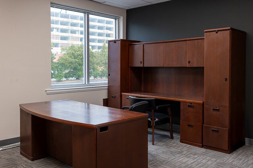 More Photos Of 5935 Rivers Ave, North Charleston Showroom For Lease