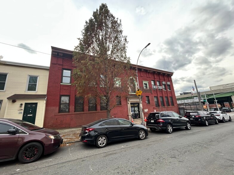 More Photos Of 122 18th St, Brooklyn Land For Lease