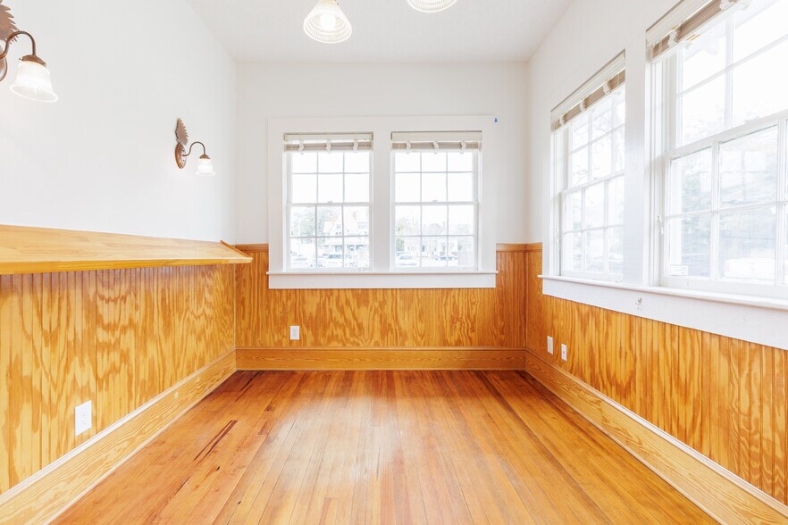 More Photos Of 106 E North St, Valdosta Office For Lease