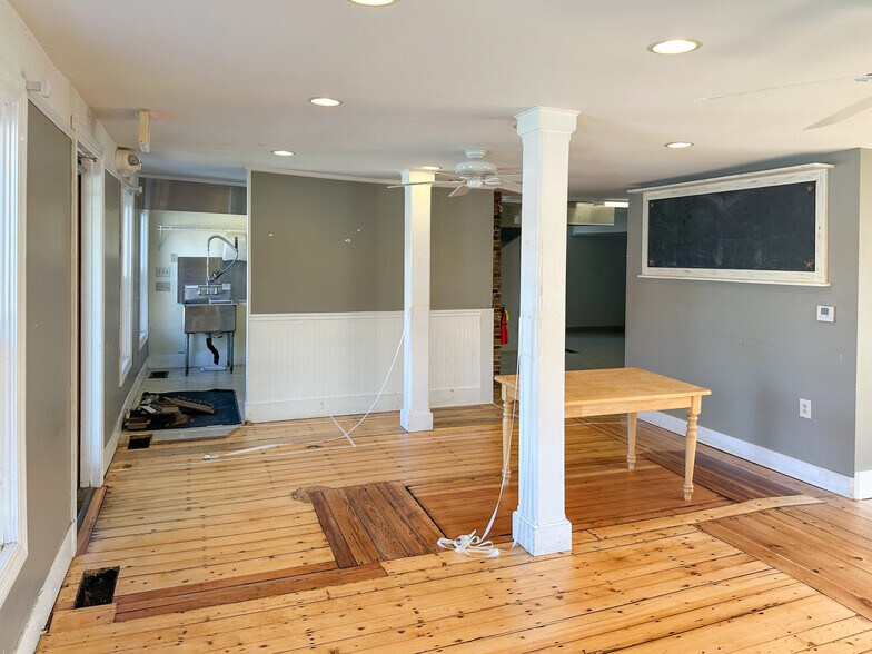 More Photos Of 31 Central Square, Troy Storefront Retail Residential For Lease