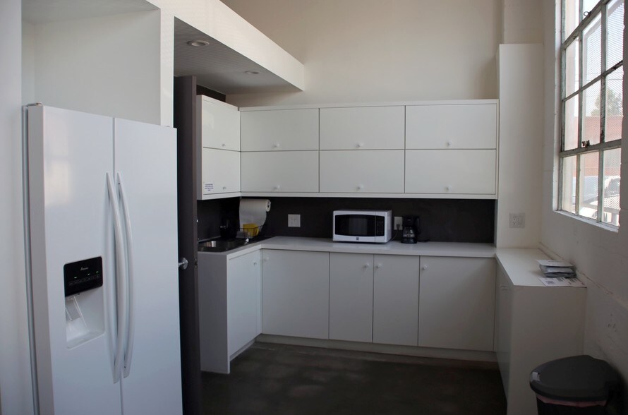 More Photos Of 3630 Tyburn St, Los Angeles Manufacturing For Lease