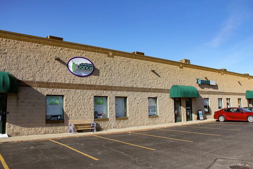 More Photos Of 559-617 N York St, Elmhurst General Retail For Lease