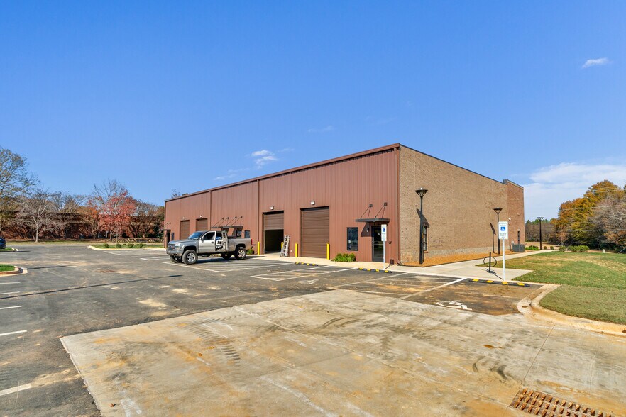 More Photos Of 224 Unionville Indian Trail rd, Indian Trail Flex For Lease