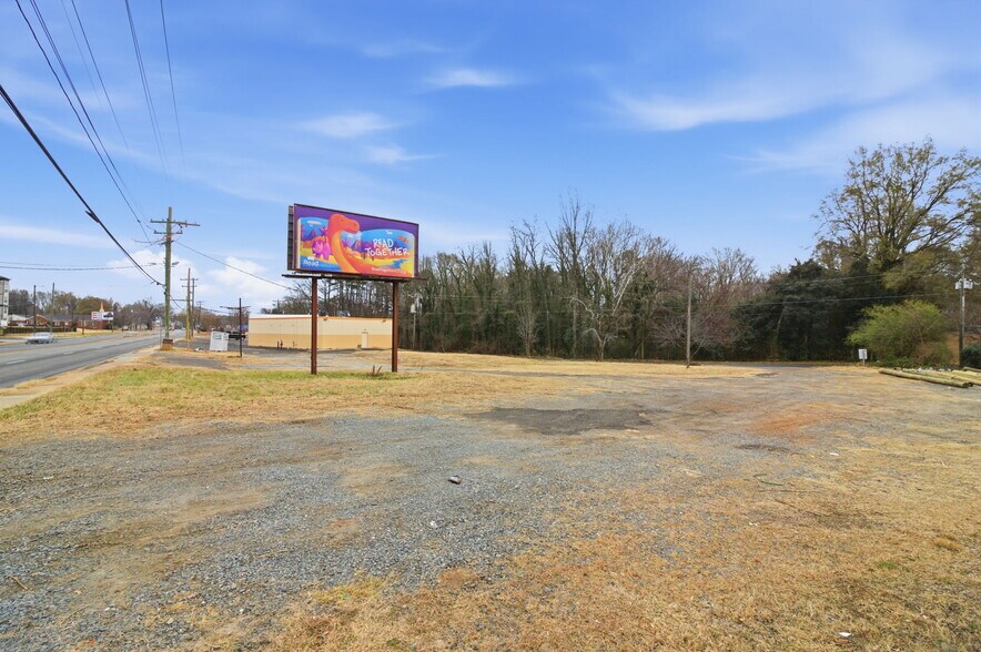 More Photos Of 2501 West Blvd, Charlotte Freestanding For Lease