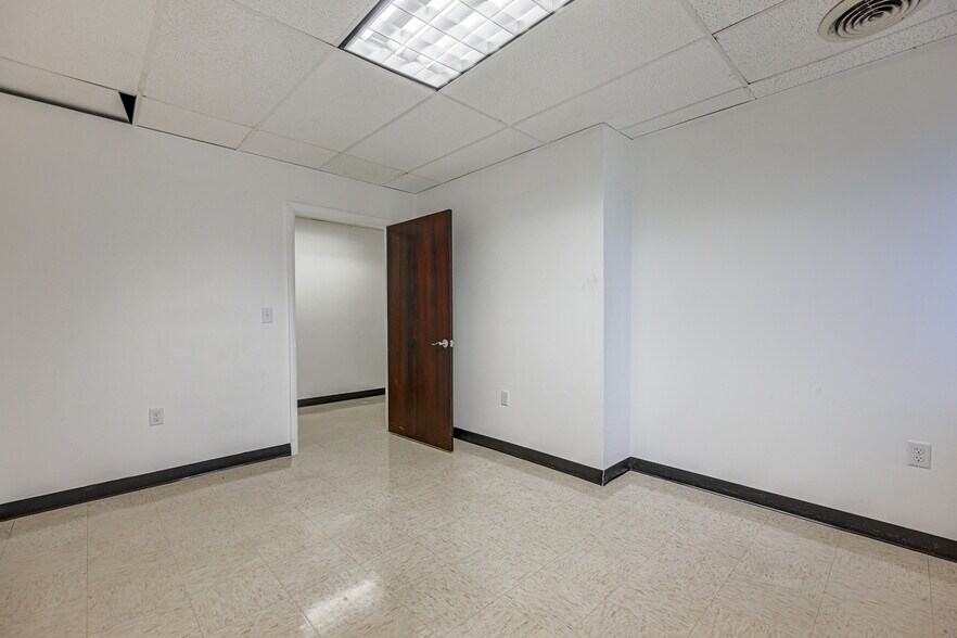 More Photos Of 20 Willow Springs Cir, York Warehouse For Sale