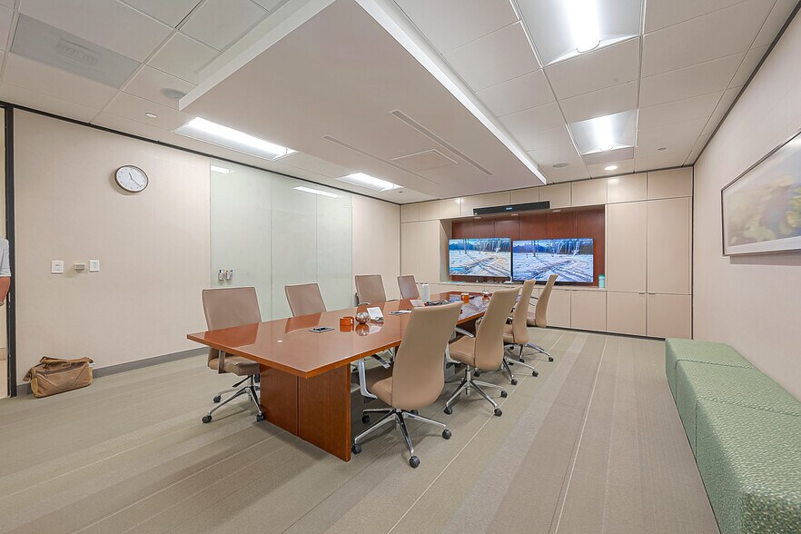 More Photos Of 6575 West Loop South, Bellaire Office For Lease