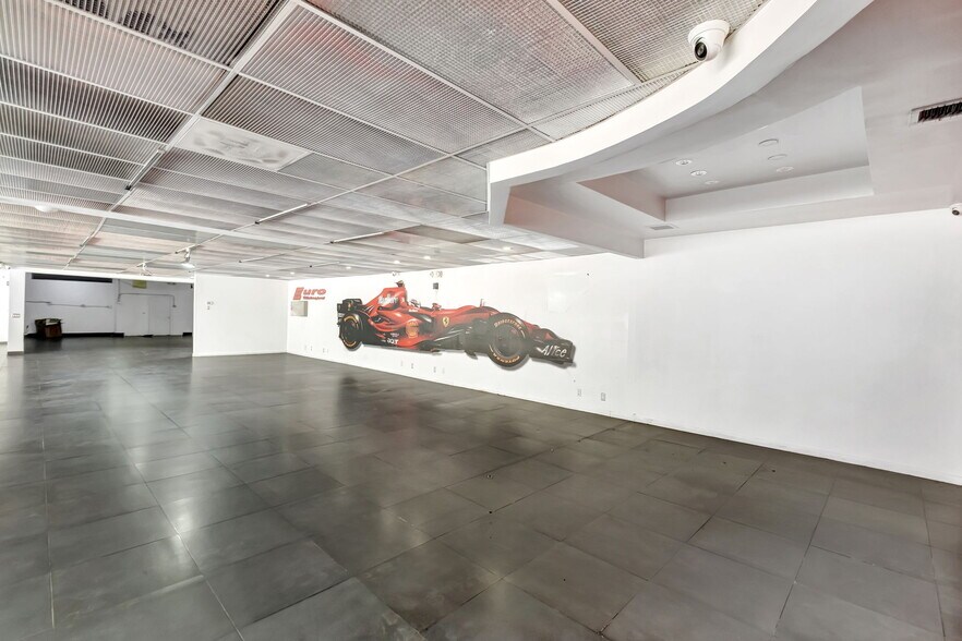 More Photos Of 925 W Broward Blvd, Fort Lauderdale Auto Dealership For Lease