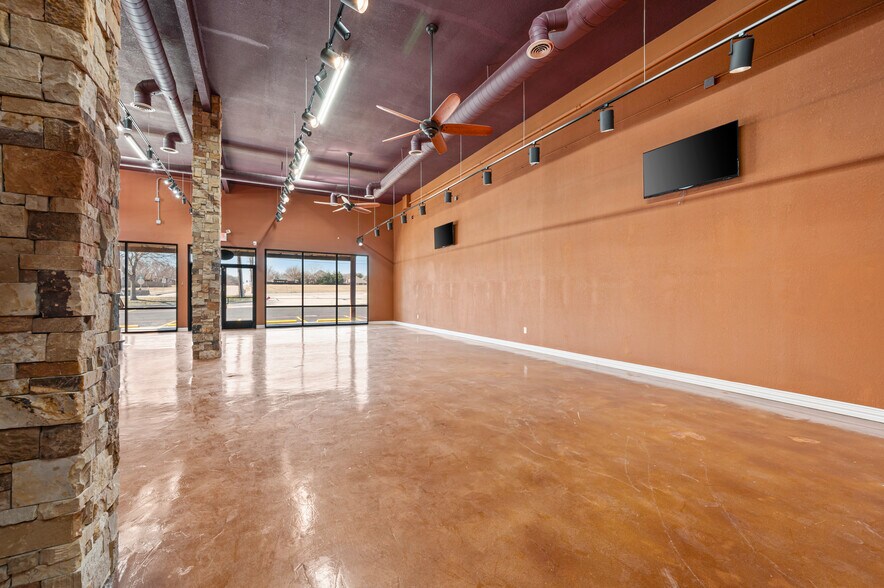 More Photos Of 7716 Davis Blvd, North Richland Hills Storefront For Lease