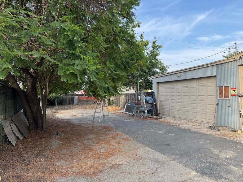 More Photos Of 24769 5th St, San Bernardino Office For Sale
