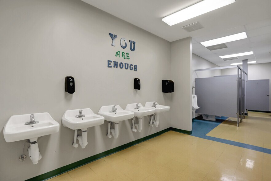 More Photos Of 1299 E Mclemore Ave, Memphis Schools For Sale