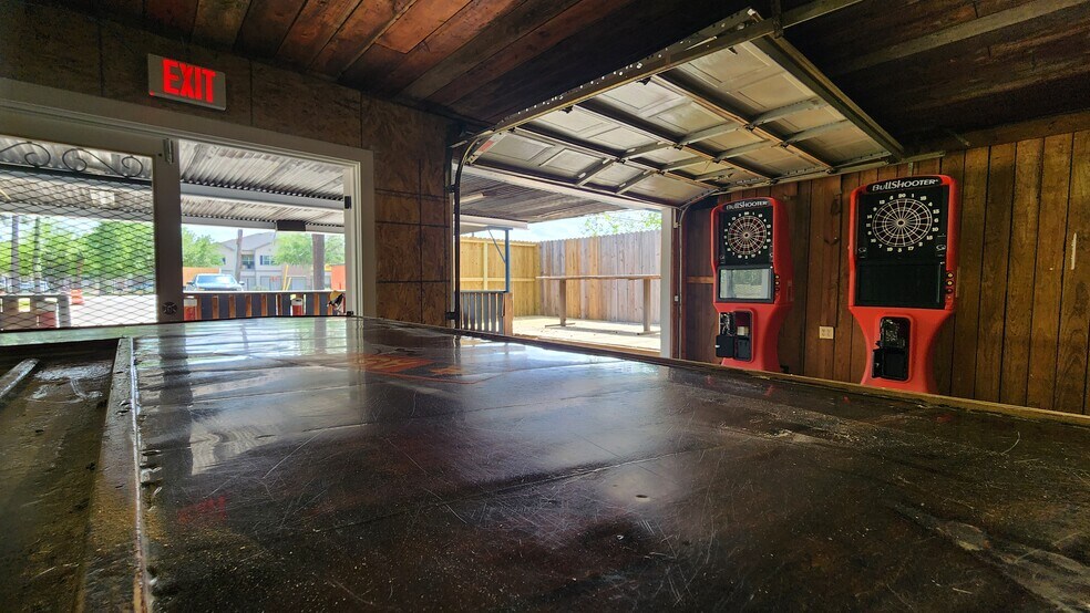 More Photos Of 6225 Greens Rd, Humble Bar For Lease