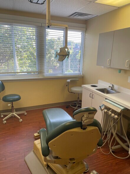 More Photos Of 1842 Beacon St, Brookline Medical For Sale