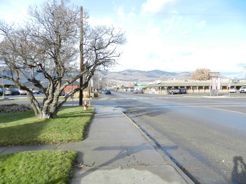 More Photos Of 901 Main St, Salmon Office For Sale