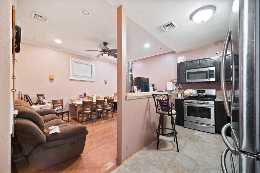 More Photos Of , Leonia General Retail For Sale