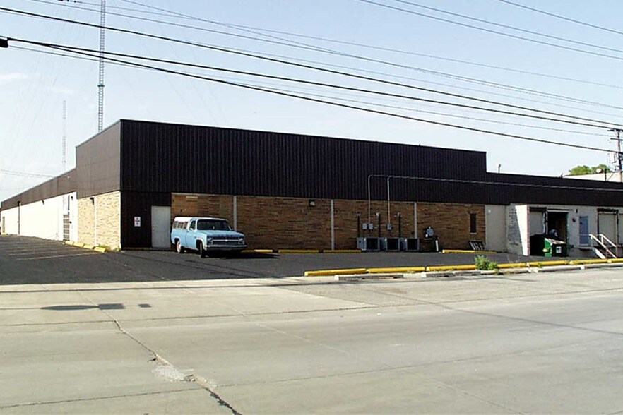 More Photos Of 12701 Northend Ave, Oak Park Warehouse For Lease