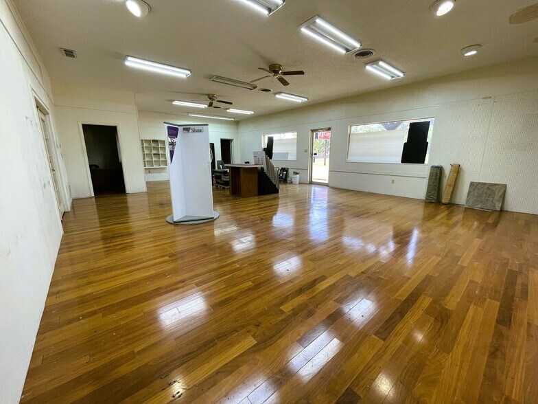More Photos Of 11229 State Highway 64 E, Tyler Warehouse For Sale
