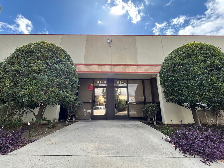 More Photos Of 16540-16542 Arminta St, Van Nuys Manufacturing For Lease