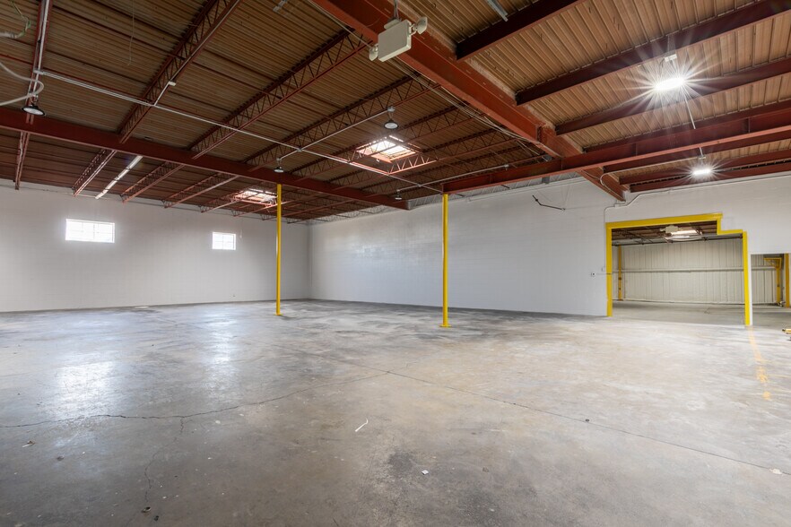 More Photos Of 609 112th St, Arlington Manufacturing For Lease