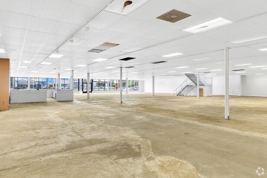 More Photos Of 6542 E Virginia Beach Blvd, Norfolk Freestanding For Lease