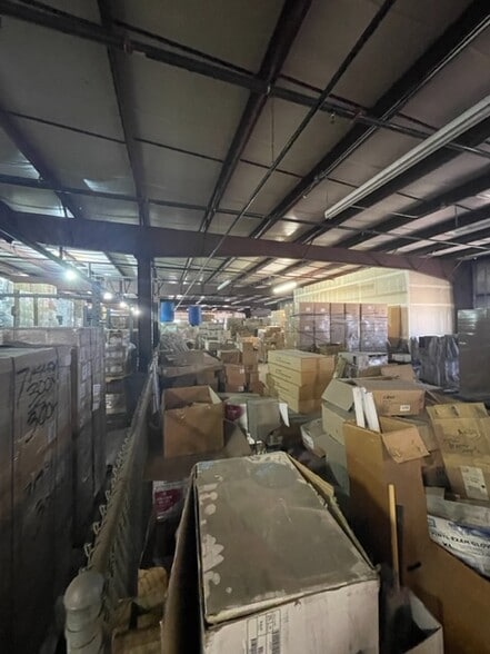 More Photos Of 885 Airpark Dr, Bullhead City Warehouse For Lease