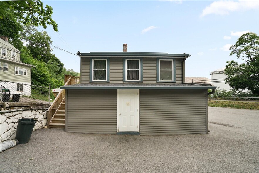 More Photos Of 1101 River Rd, New Windsor Township General Retail For Sale