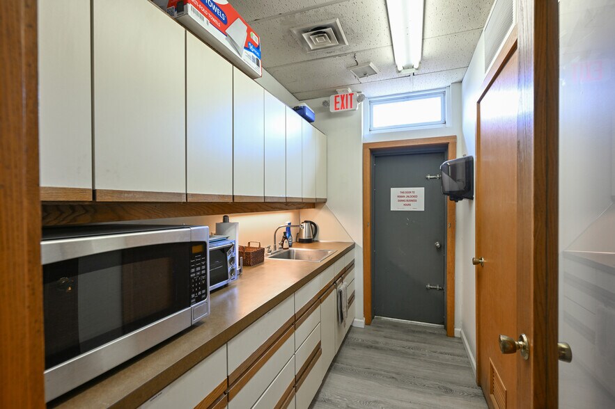 More Photos Of 4434 Wadsworth Rd, Norton Freestanding For Sale