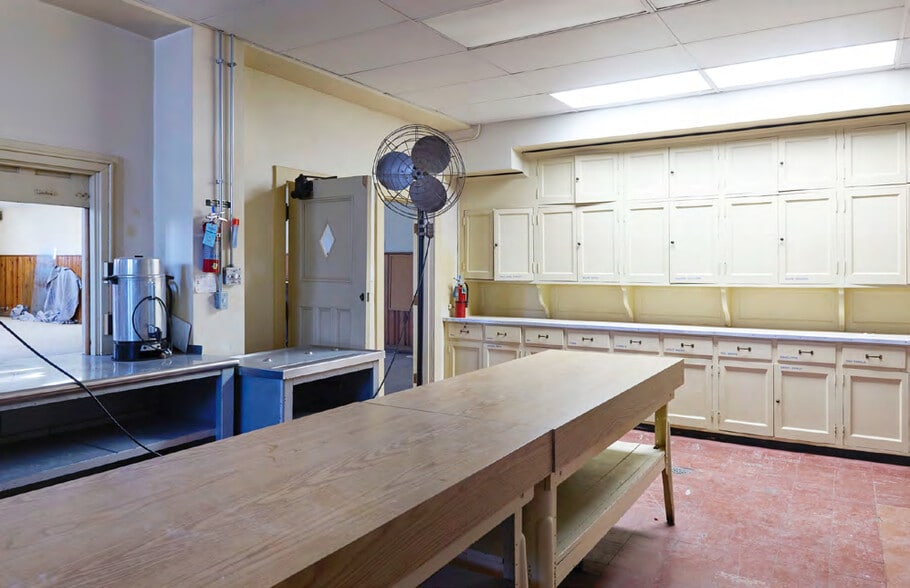 More Photos Of 5300 Delmar Blvd, Saint Louis Specialty For Sale