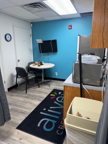 More Photos Of 6131 Atlantic Blvd, Jacksonville Bank For Lease