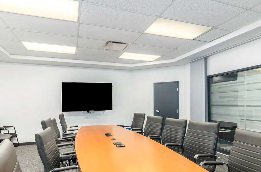 More Photos Of 3365-3367 Sainte-Anne Boul, Québec Office For Sale