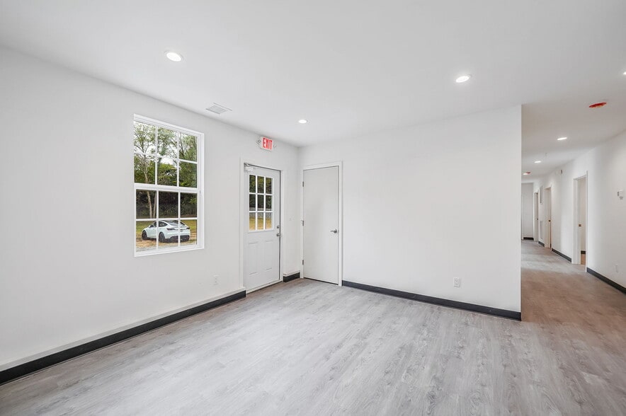 More Photos Of 533 Montauk Hwy, East Moriches Medical For Lease