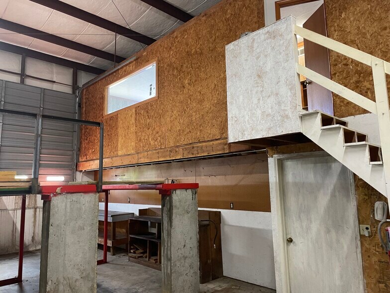 More Photos Of 403 W Walnut St, Raymore Auto Repair For Sale